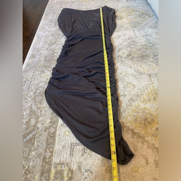 Line and Dot Desiree Ruched Midi Dress - Picture 10 of 10